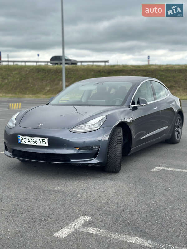 Седан Tesla Model 3 2018 в Львове