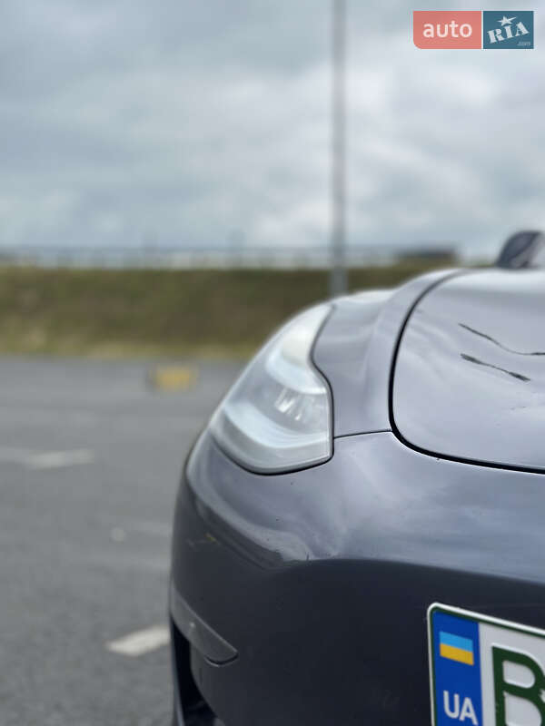 Седан Tesla Model 3 2018 в Львове