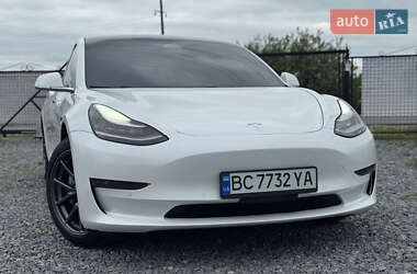 Седан Tesla Model 3 2020 в 