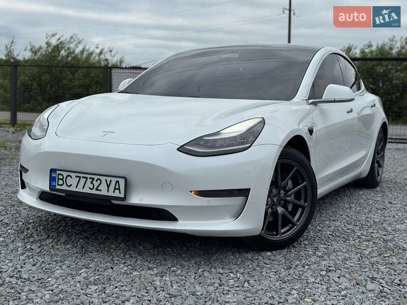 Седан Tesla Model 3 2020 в Дрогобыче