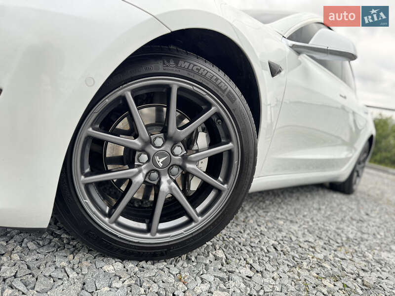 Седан Tesla Model 3 2020 в Дрогобыче