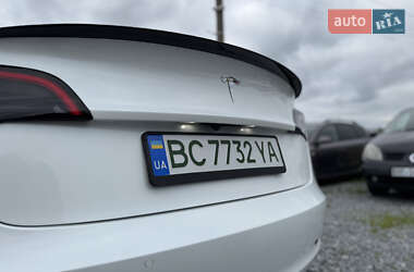 Седан Tesla Model 3 2020 в 