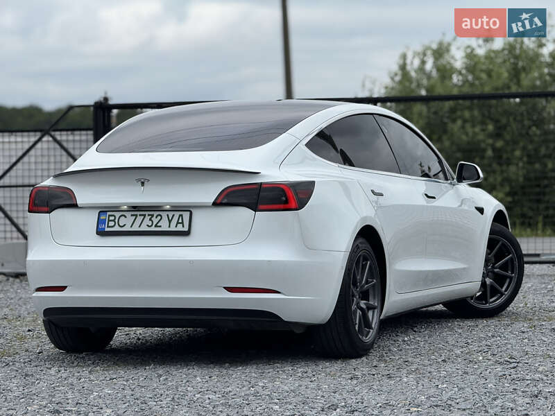 Седан Tesla Model 3 2020 в Дрогобыче