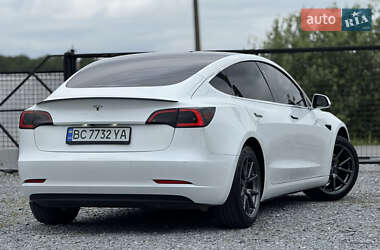 Седан Tesla Model 3 2020 в 