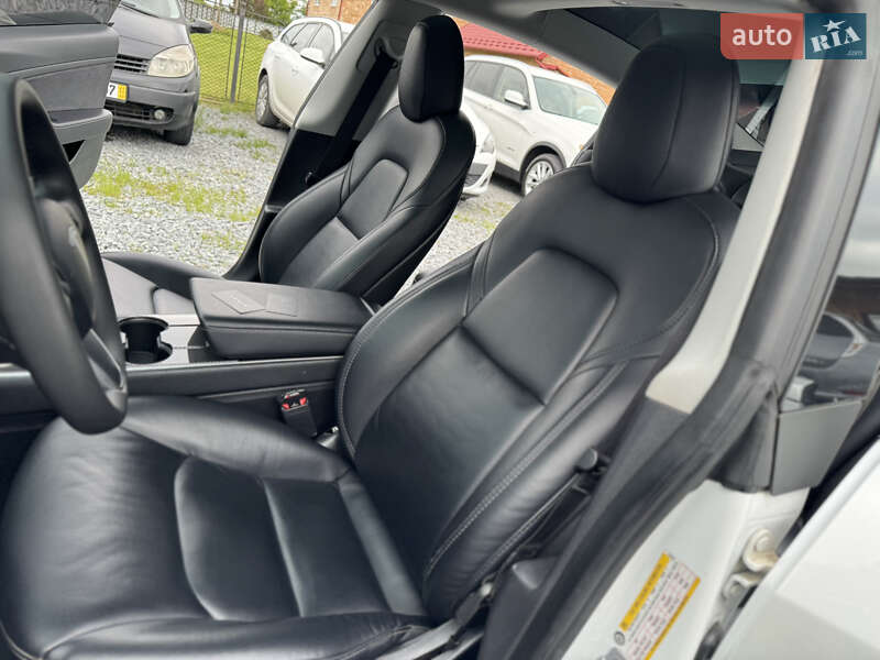 Седан Tesla Model 3 2020 в Дрогобыче