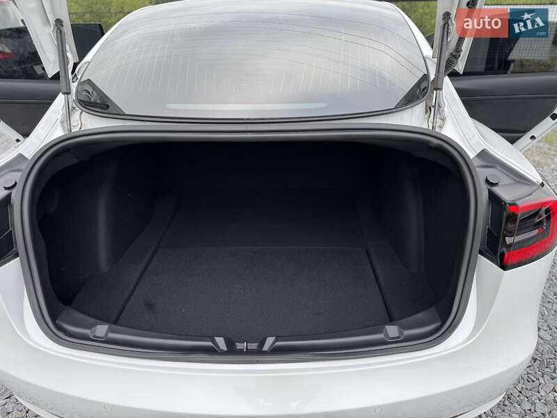 Седан Tesla Model 3 2020 в Дрогобыче