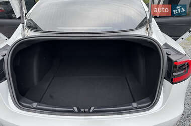 Седан Tesla Model 3 2020 в 