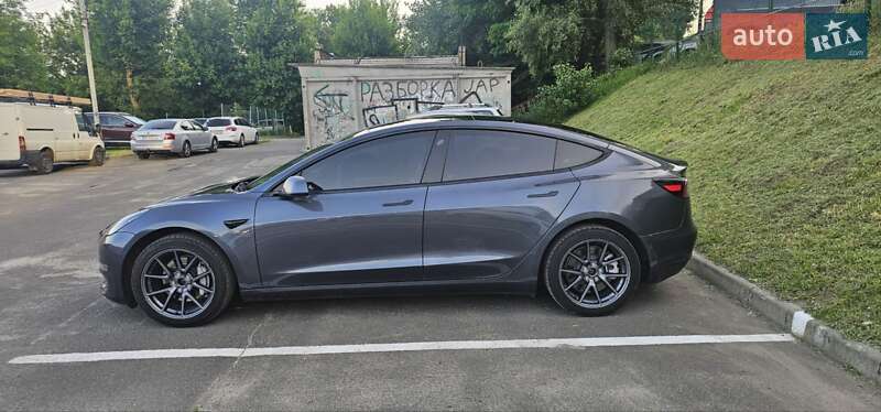 Седан Tesla Model 3 2023 в Києві