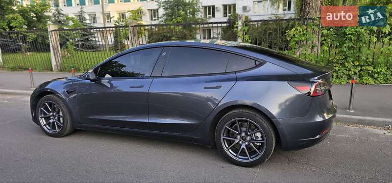 Седан Tesla Model 3 2023 в Києві