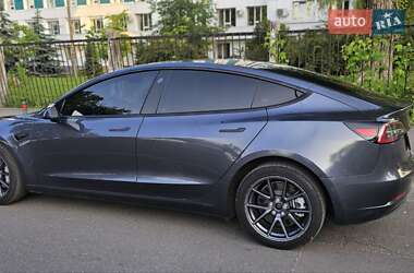 Седан Tesla Model 3 2023 в 