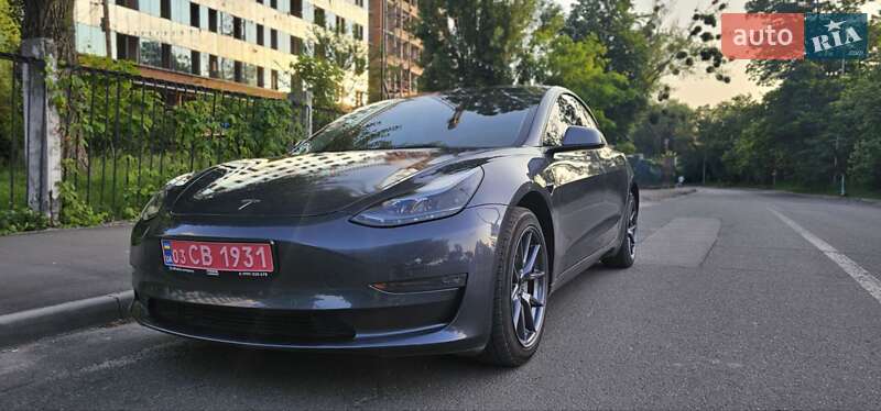 Седан Tesla Model 3 2023 в Києві