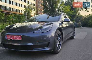 Седан Tesla Model 3 2023 в 
