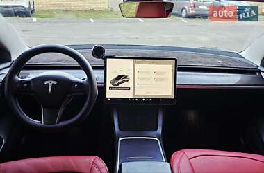 Седан Tesla Model 3 2023 в 
