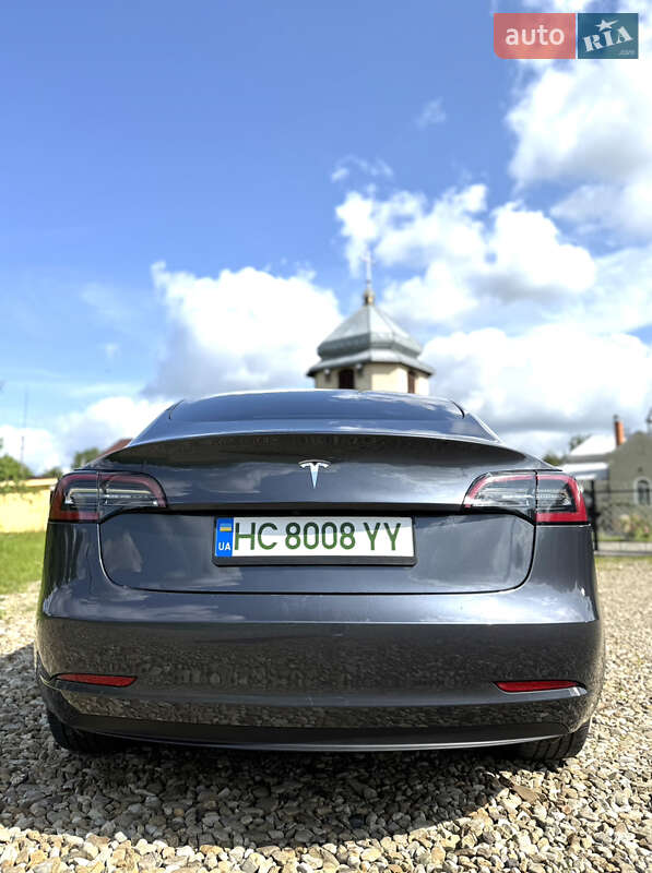 Седан Tesla Model 3 2022 в Трускавце