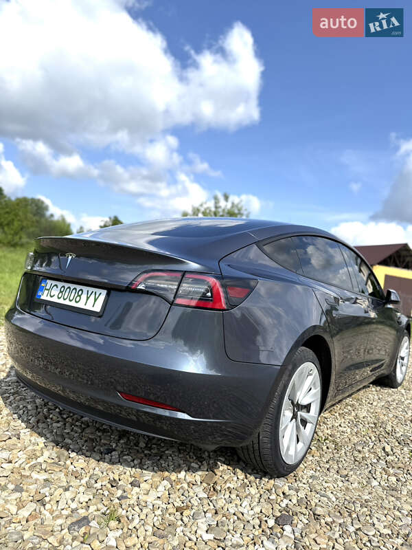 Седан Tesla Model 3 2022 в Трускавце