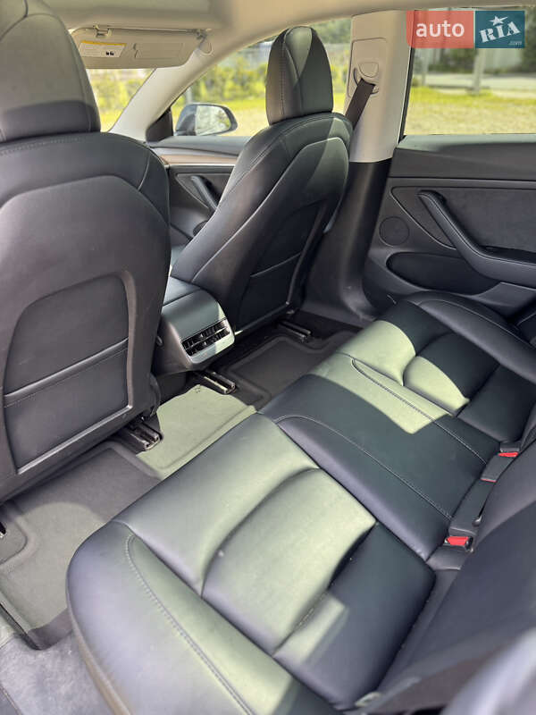 Седан Tesla Model 3 2022 в Трускавце