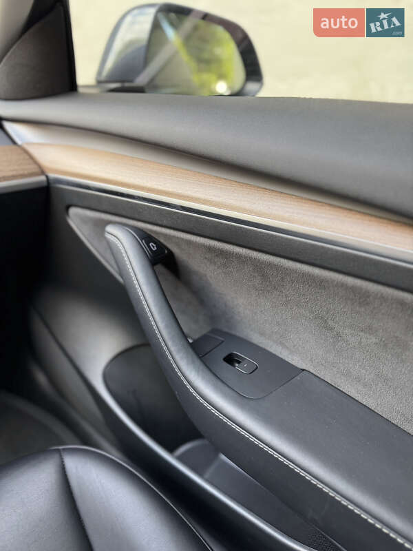 Седан Tesla Model 3 2022 в Трускавце