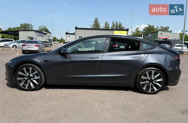 Седан Tesla Model 3 2024 в 