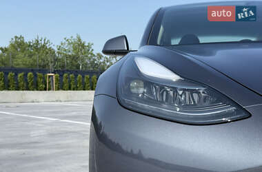 Седан Tesla Model 3 2023 в 