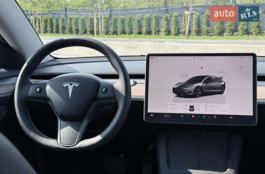 Седан Tesla Model 3 2023 в 