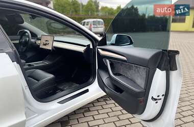 Седан Tesla Model 3 2023 в 