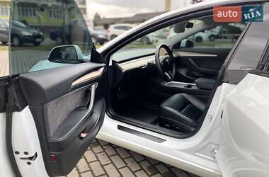 Седан Tesla Model 3 2023 в 