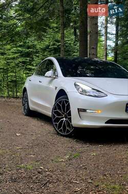 Седан Tesla Model 3 2020 в 