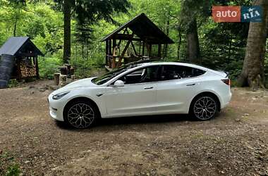 Седан Tesla Model 3 2020 в 