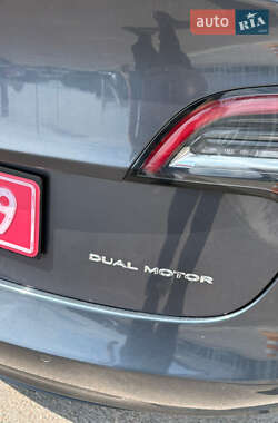 Седан Tesla Model 3 2019 в 