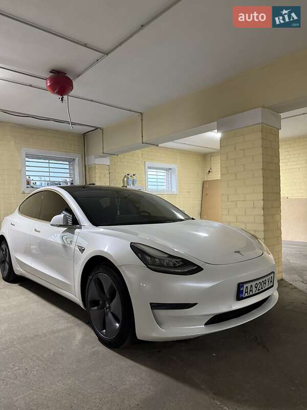 Седан Tesla Model 3 2018 в Києві