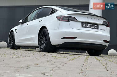 Седан Tesla Model 3 2022 в 
