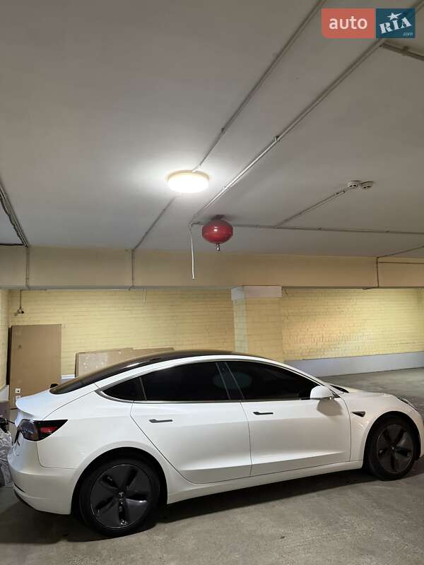 Седан Tesla Model 3 2018 в Києві
