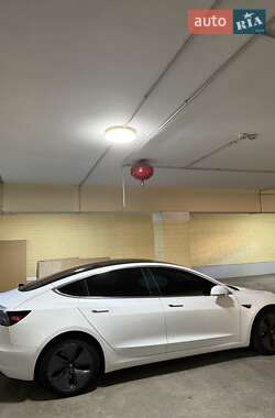 Седан Tesla Model 3 2018 в 