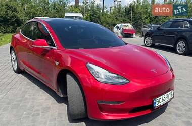 Седан Tesla Model 3 2019 в Львове
