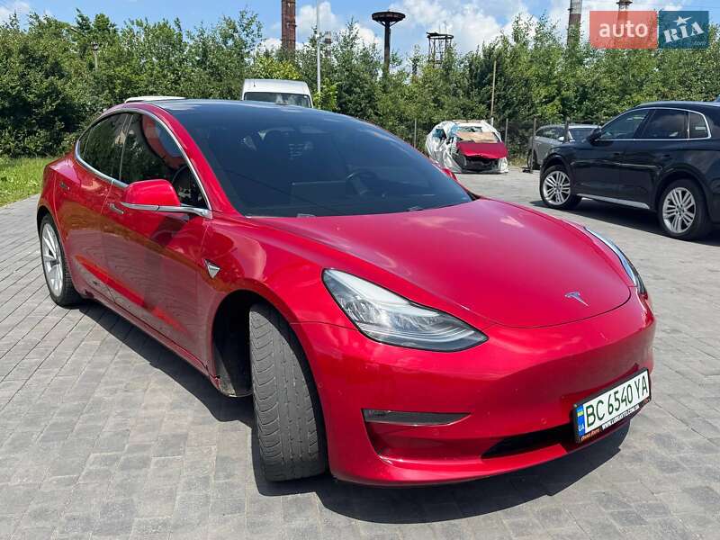 Седан Tesla Model 3 2019 в 