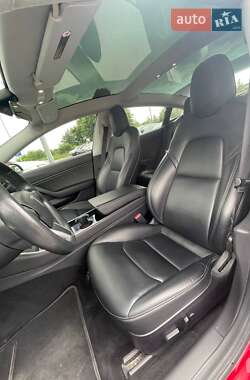 Седан Tesla Model 3 2019 в 