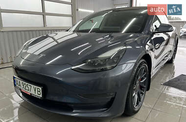 Седан Tesla Model 3 2022 в 