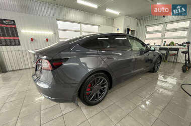 Седан Tesla Model 3 2022 в 