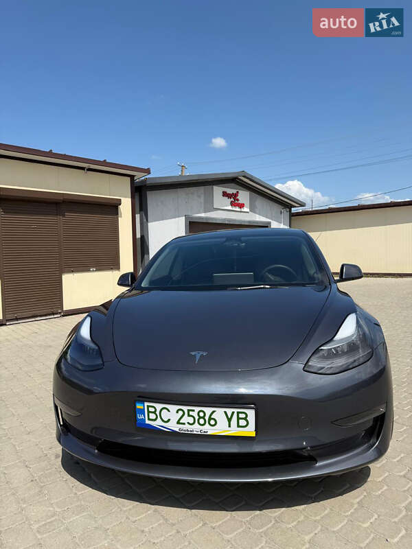 Седан Tesla Model 3 2023 в 