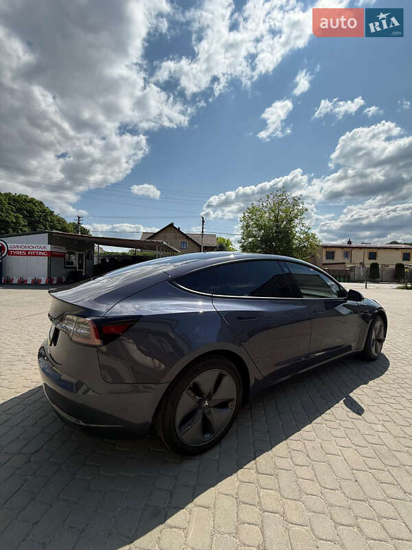 Седан Tesla Model 3 2023 в Жовкве