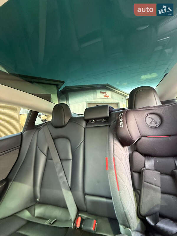 Седан Tesla Model 3 2023 в Жовкве