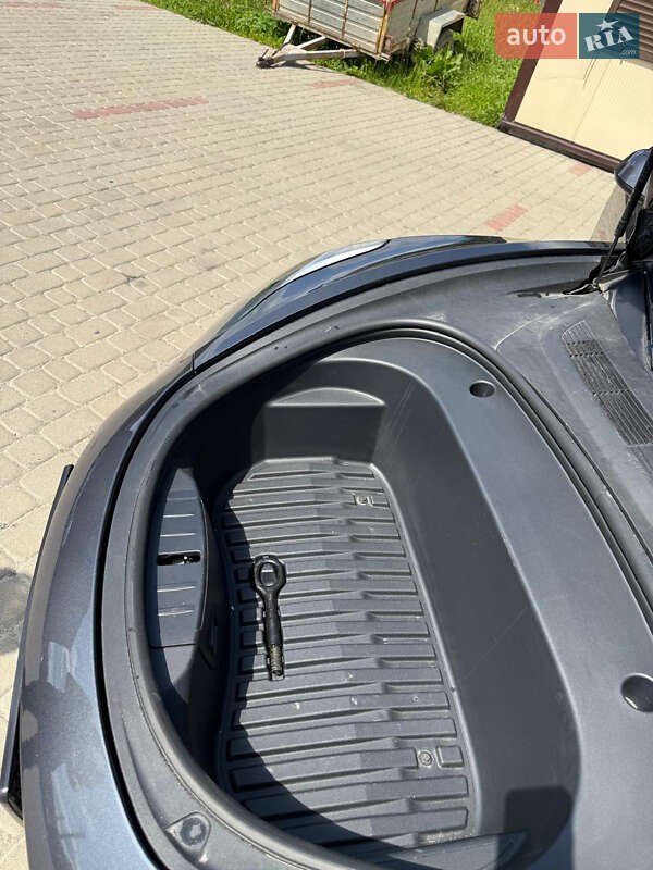 Седан Tesla Model 3 2023 в Жовкве