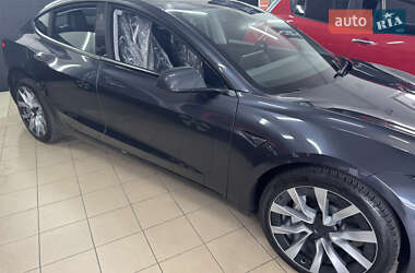 Седан Tesla Model 3 2024 в 