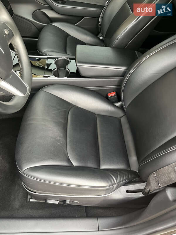 Седан Tesla Model 3 2018 в Самборе