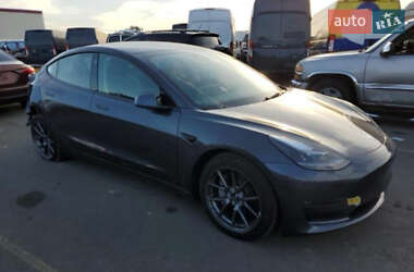 Седан Tesla Model 3 2022 в 