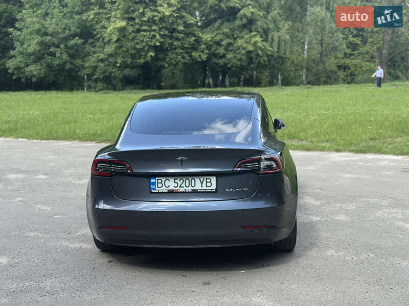 Седан Tesla Model 3 2019 в Львове