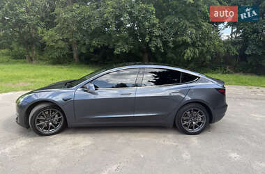 Седан Tesla Model 3 2019 в Львове