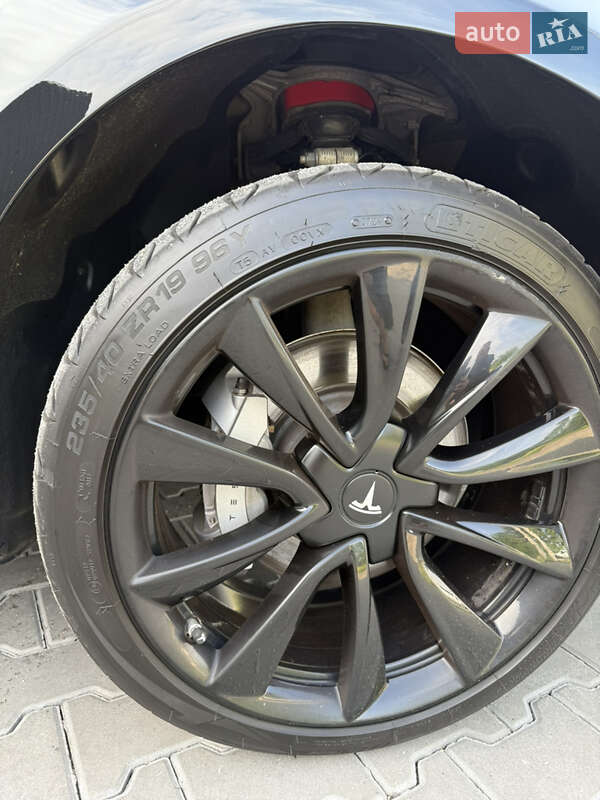 Седан Tesla Model 3 2019 в Києві