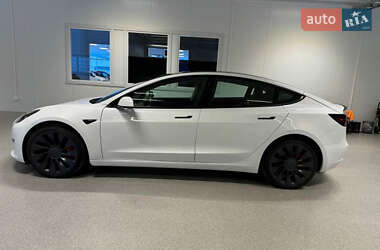 Седан Tesla Model 3 2021 в 
