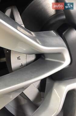 Седан Tesla Model 3 2024 в 